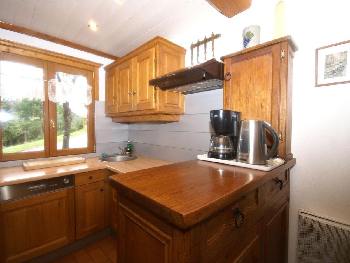 Charming Chalet In Ventron With Terrace Ruang foto